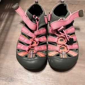 Keen kids hiking boots